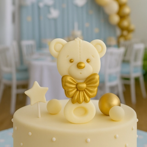 Figurka cukrowa na tort grzechotka miś ecru na roczek baby shower chrzest